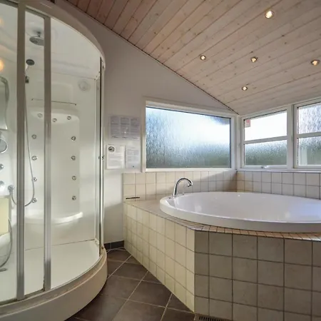 Beautiful Home In Romo With Wifi 別荘